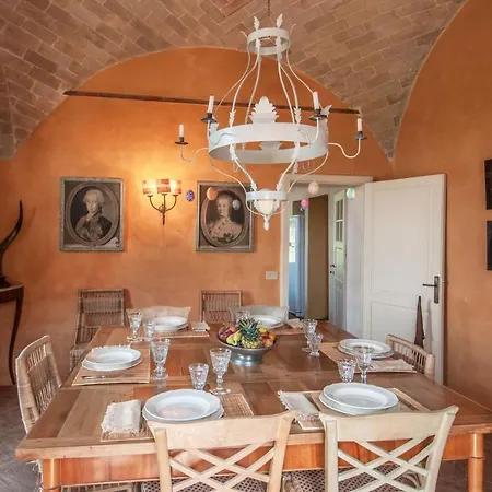 Sleeps 10 Wifi Villa